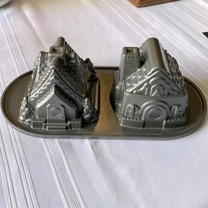 Nordic Ware Gingerbread House Duet